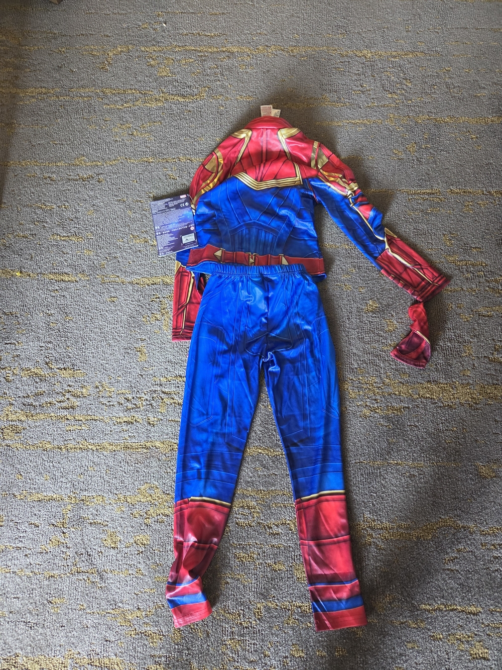 NWT Disney Store Captain Marvel Costume Girl Avengers 7/8, new - Picture 5 of 7